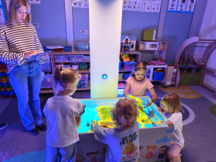 Augmented Reality Sandbox Gallery 3 Smartbox in kindergarten